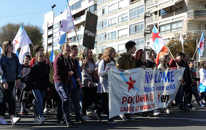 17-11-16 ManiFolgaEstudantilVigo04.JPG
